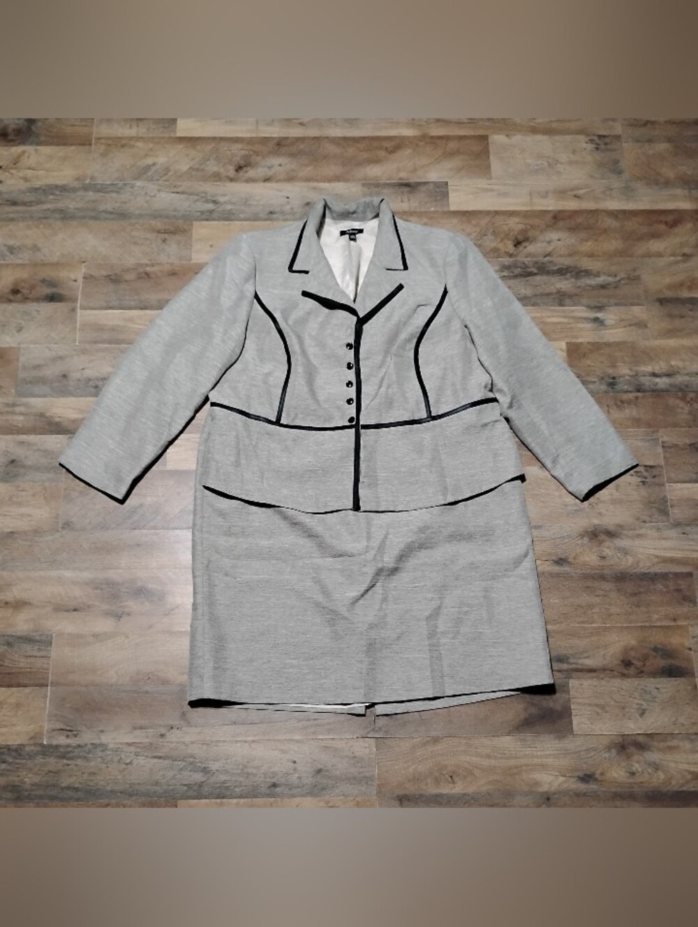 Nicci Classic Light Gray Skirt Suit with Black Piping Women's Size: 22W
